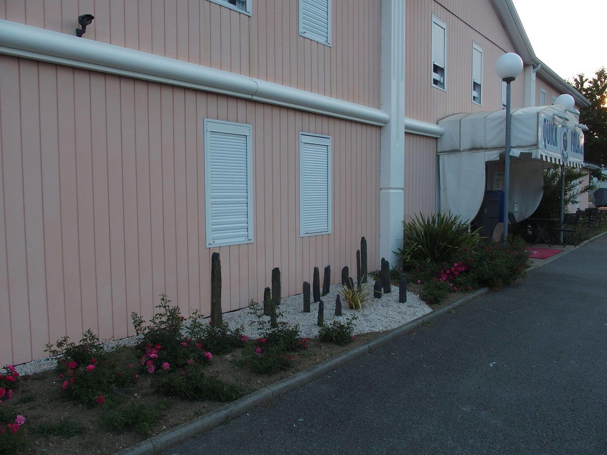 Quick Palace Vannes Luaran gambar